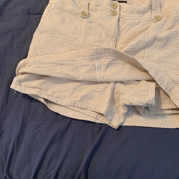Tan and white seersucker skort ny&c size 12 - Picture 3 of 4